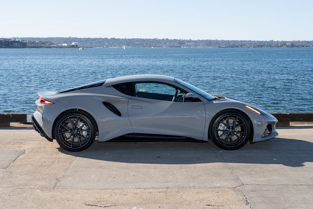 2026 Lotus Emira Turbo SE - Photo 2