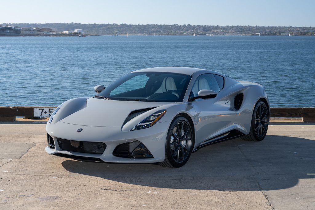 2026 Lotus Emira Turbo SE - Photo 3