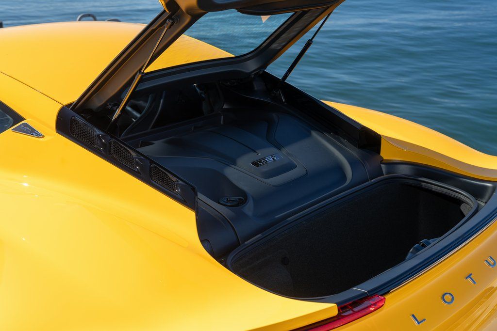 2026 Lotus Emira Turbo SE - Photo 13
