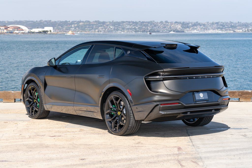 2025 Lotus Eletre Carbon - Photo 5