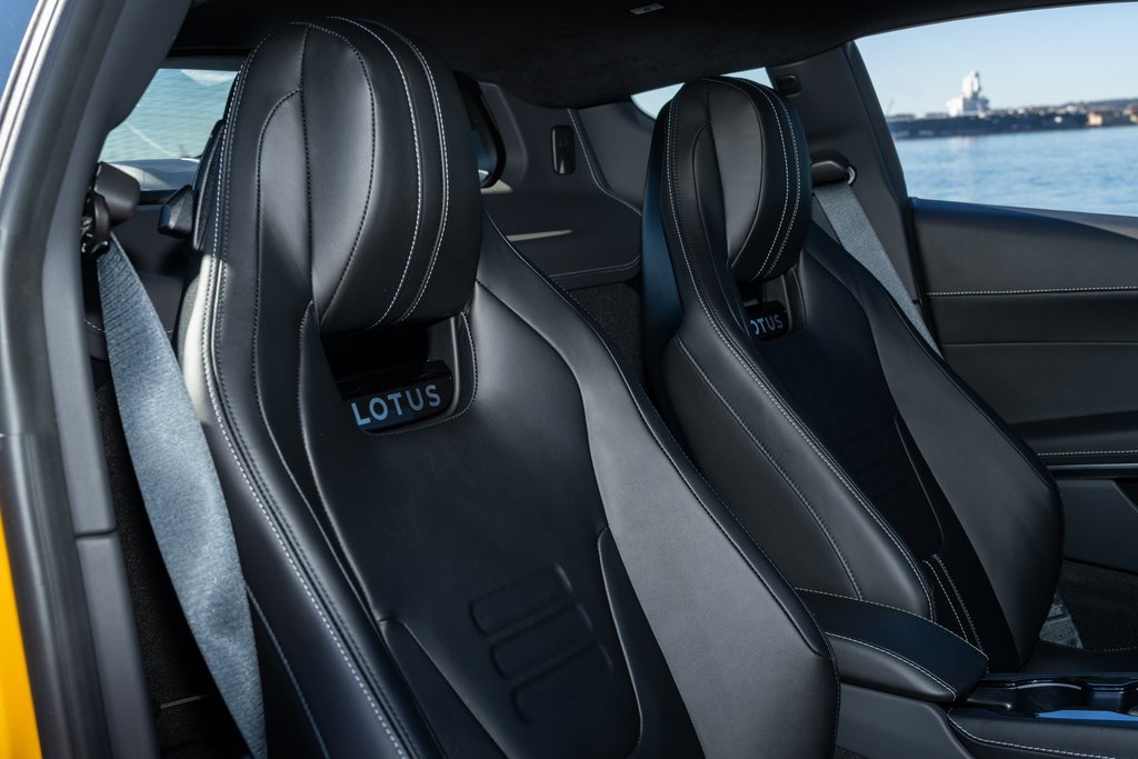 2026 Lotus Emira Turbo SE - Photo 18