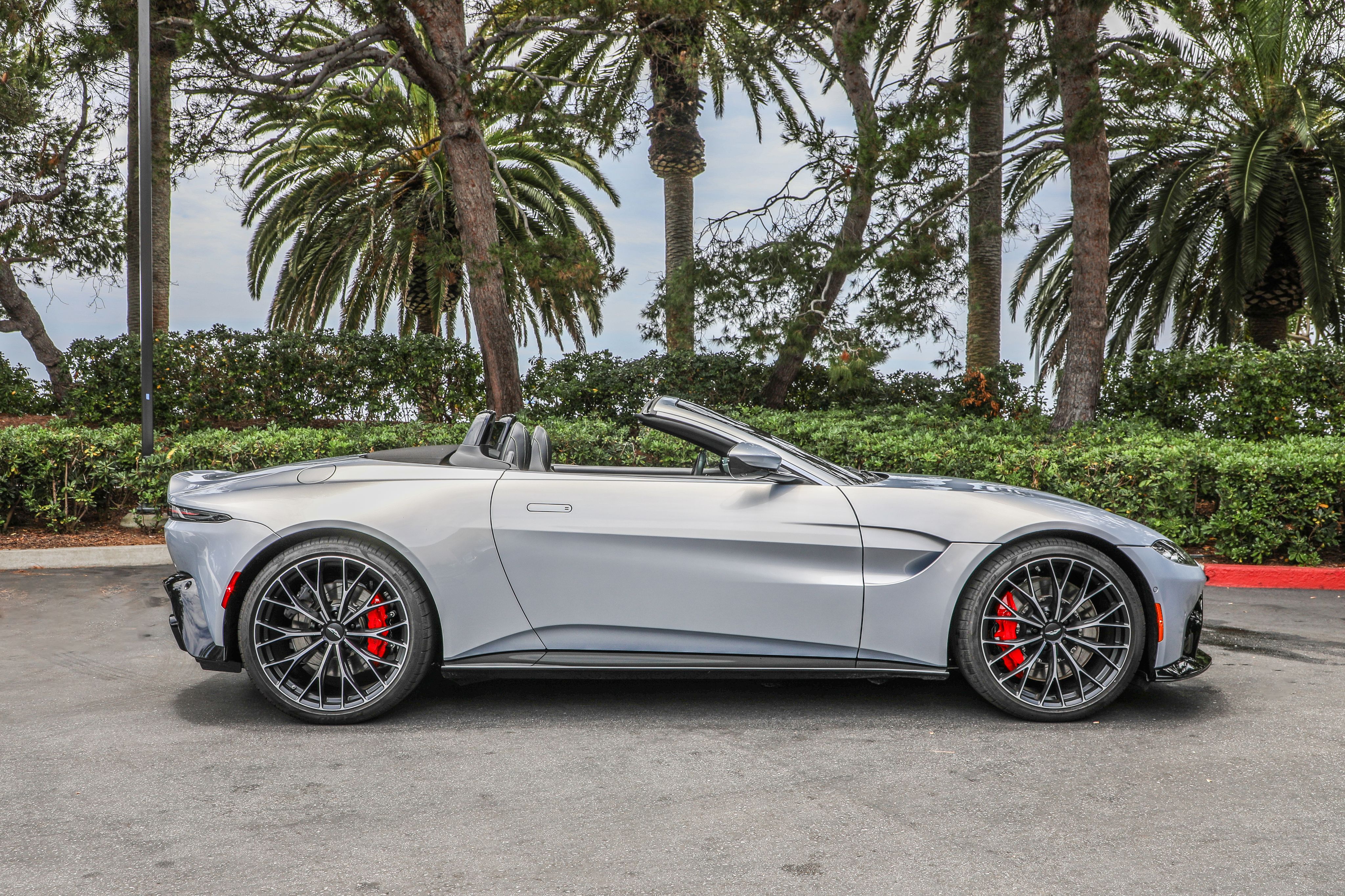 Aston Martin 2023 Vantage 