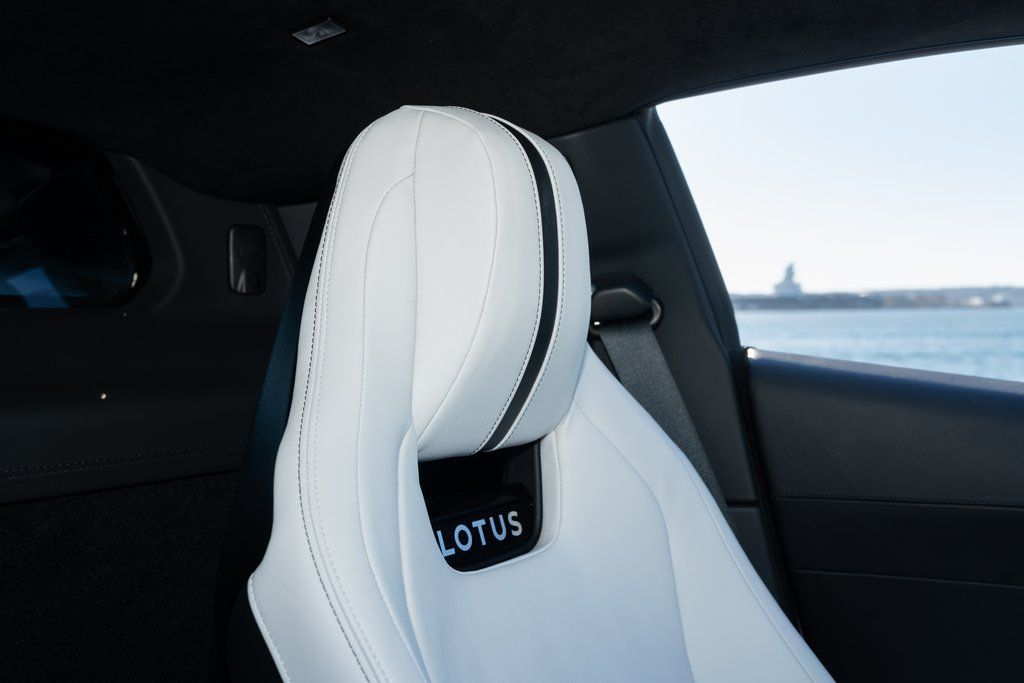 2026 Lotus Emira Turbo SE - Photo 23