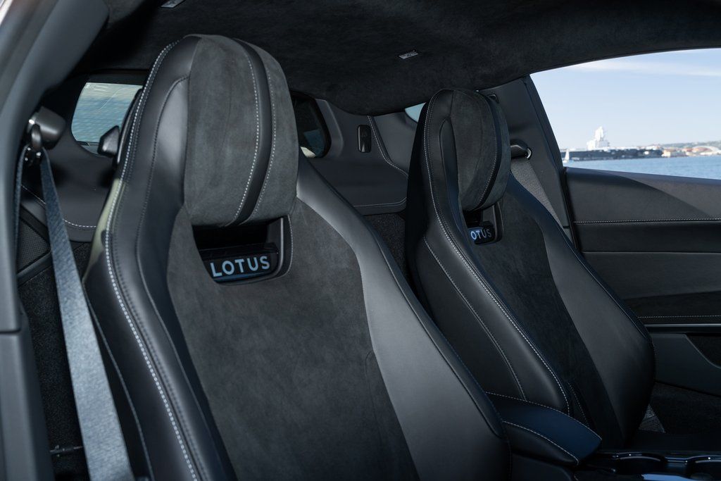 2026 Lotus Emira - Photo 18