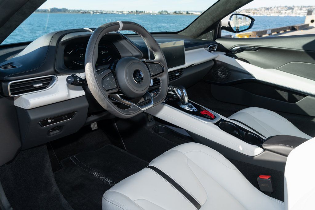 2026 Lotus Emira Turbo SE - Photo 15