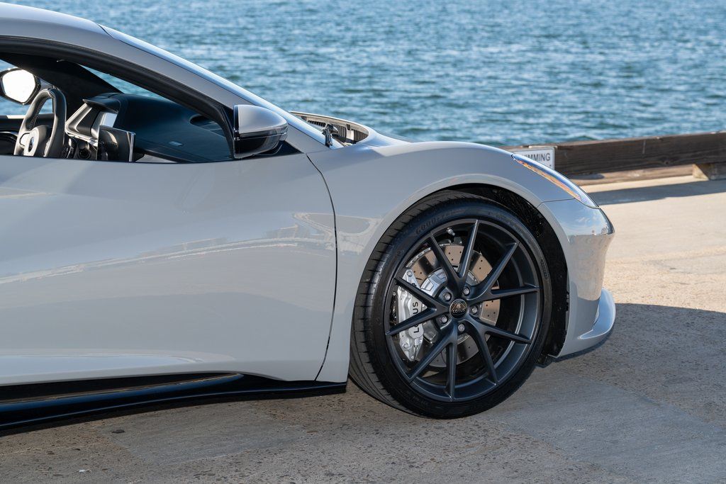 2026 Lotus Emira Turbo SE - Photo 9