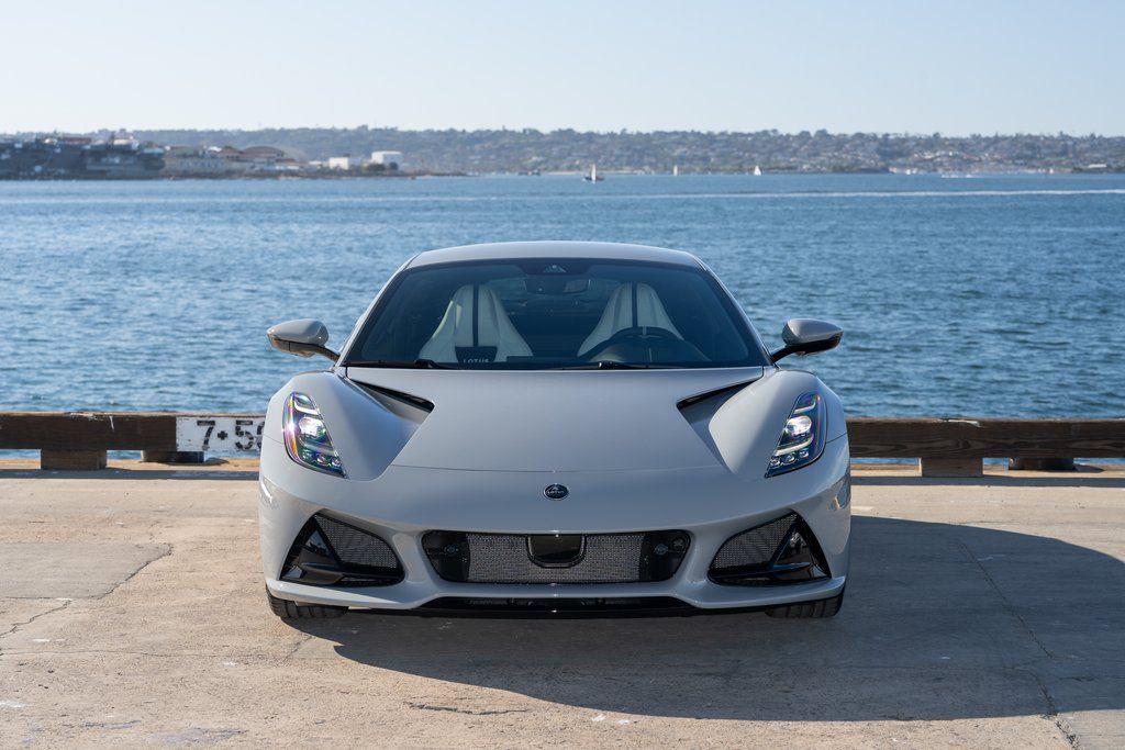 2026 Lotus Emira Turbo SE - Photo 6