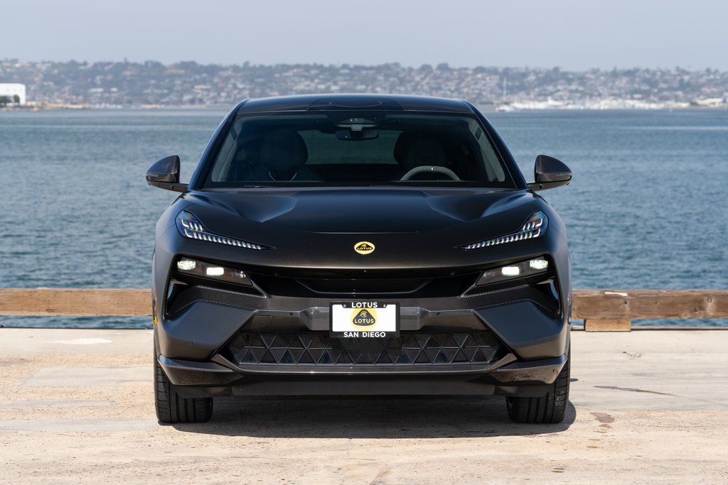 2025 Lotus Eletre Carbon - Photo 6