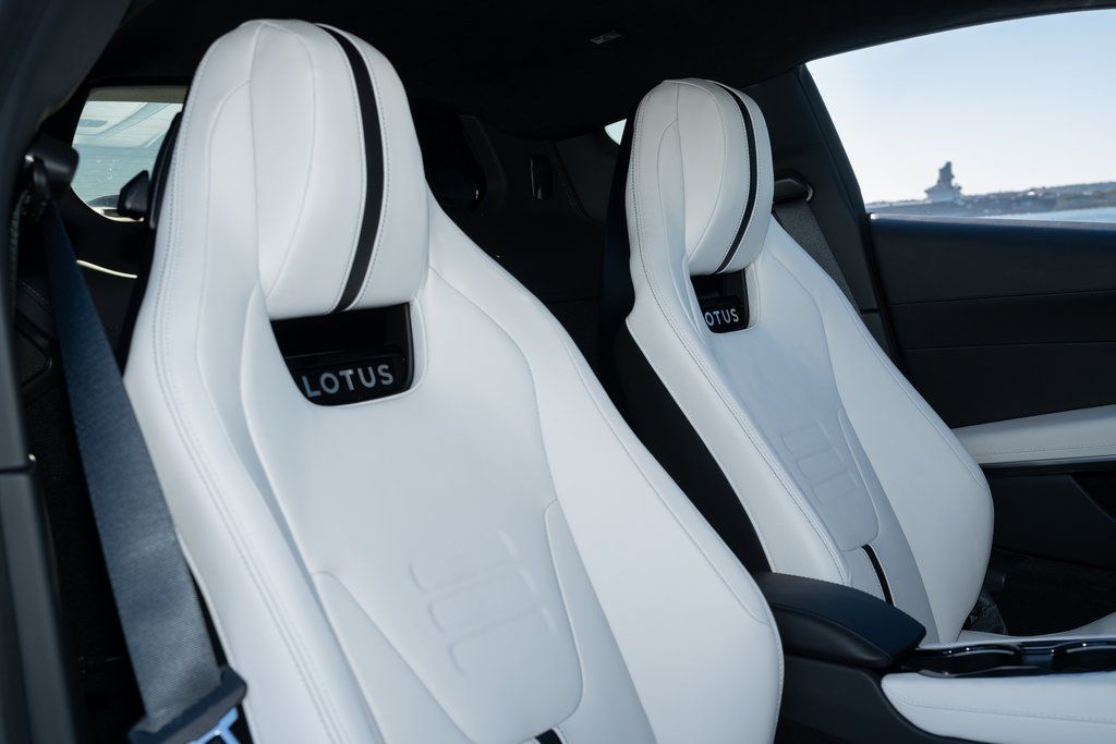 2026 Lotus Emira Turbo SE - Photo 18
