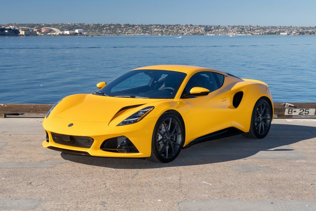 2026 Lotus Emira Turbo SE - Photo 3