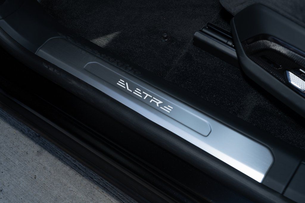 2025 Lotus Eletre Carbon - Photo 19