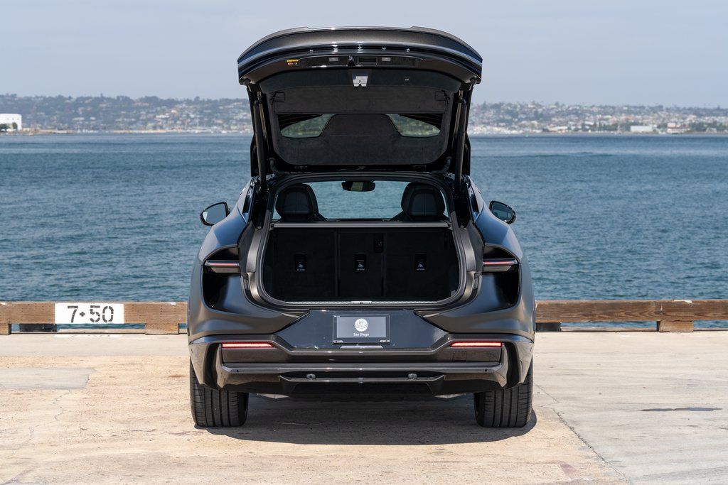 2025 Lotus Eletre Carbon - Photo 8