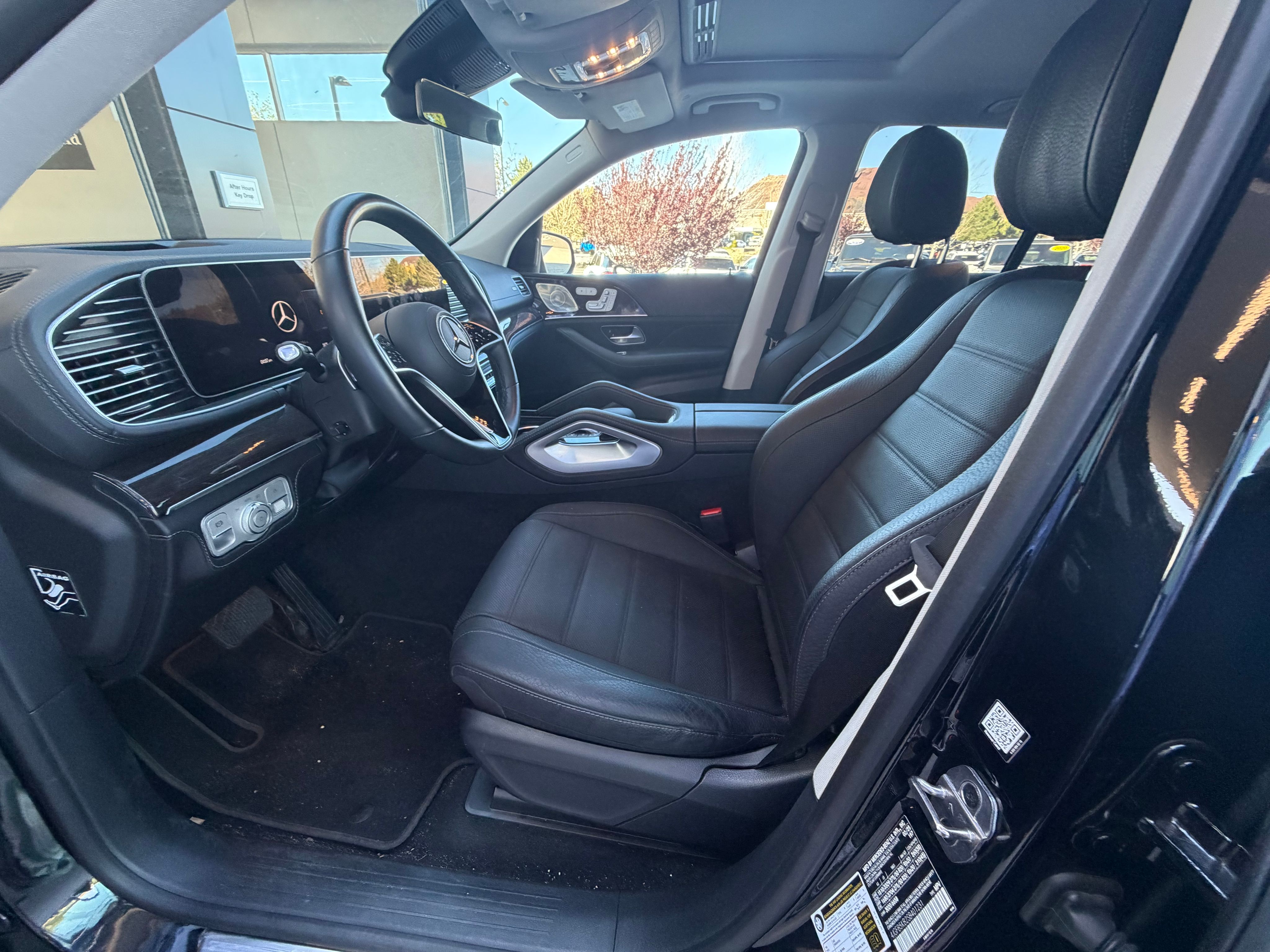 View vehicle photo 5