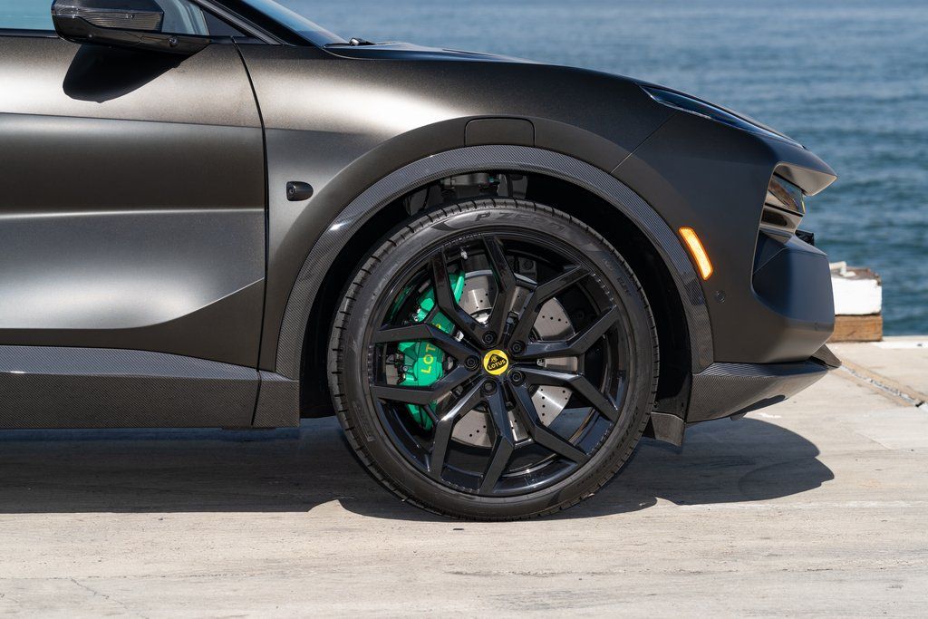 2025 Lotus Eletre Carbon - Photo 24