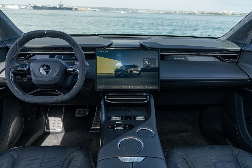 2025 Lotus Eletre Carbon - Photo 20