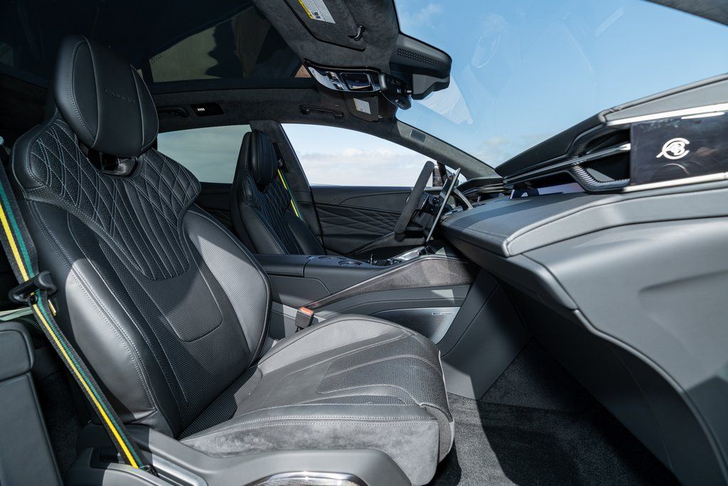 2025 Lotus Eletre Carbon - Photo 22