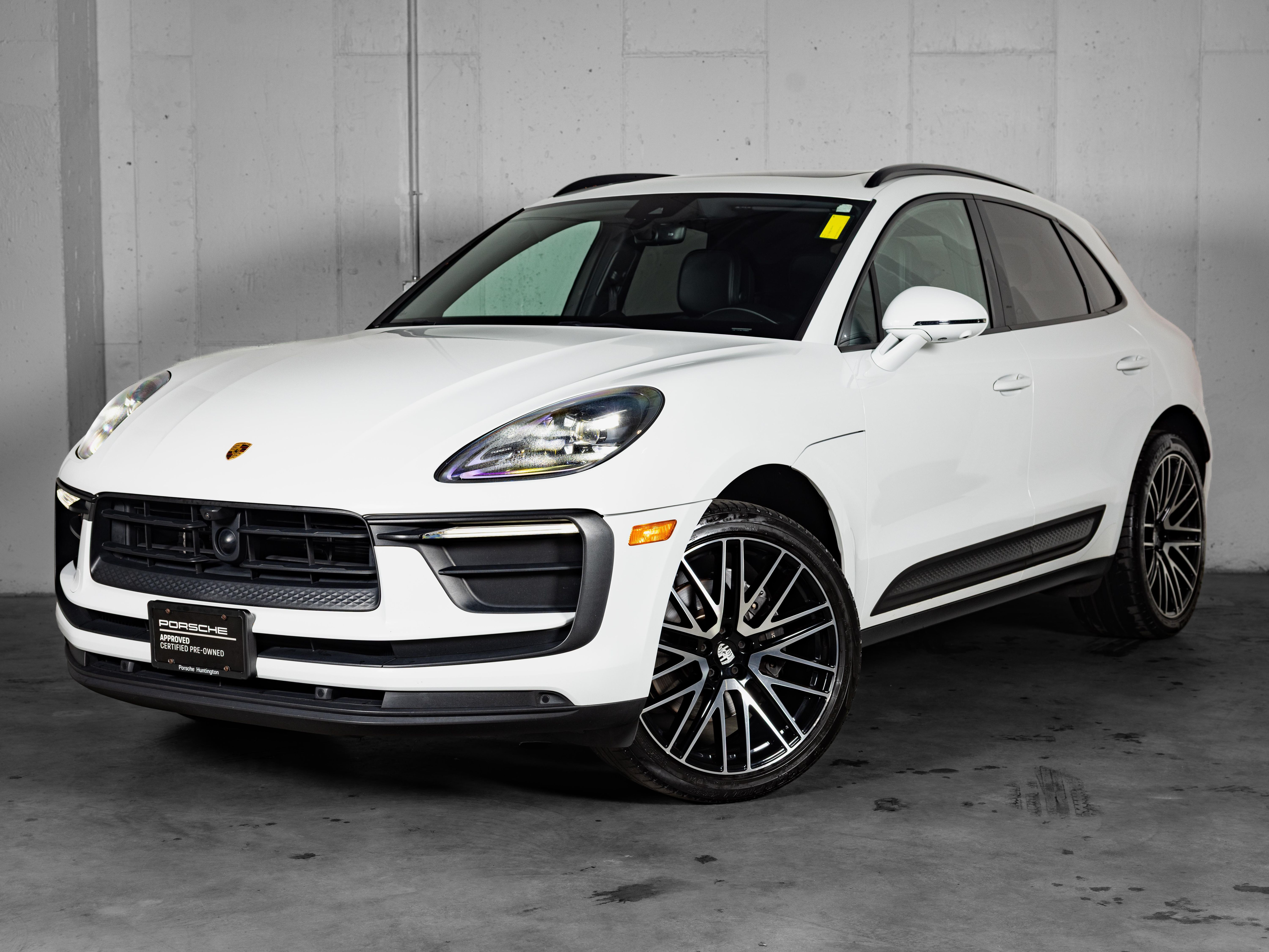 2022 Porsche Macan Base