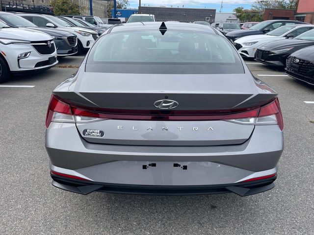 2021 Hyundai Elantra SE 4