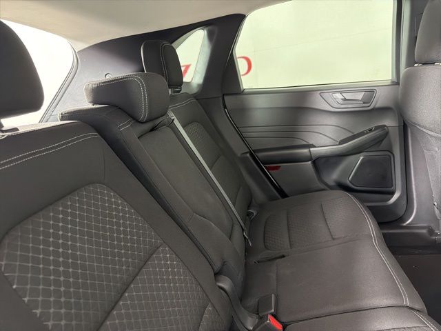 2023 Oxford White Ford Escape Active FWD SUV