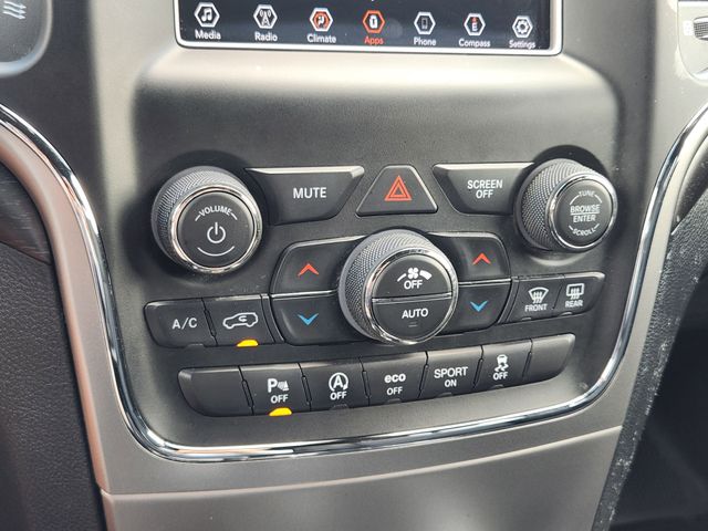 2018 Diamond Black Crystal Pearlcoat Jeep Grand Cherokee Laredo 4X4 SUV