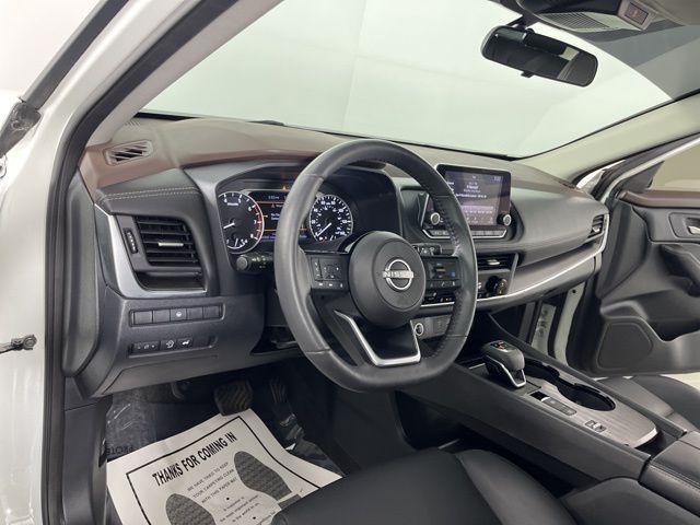 2023 Pearl White Tricoat Nissan Rogue SV FWD SUV
