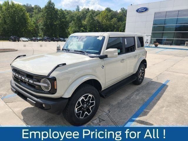 Desert Sand 2025 Ford Bronco SUV / Crossover Four-Wheel Drive Automatic