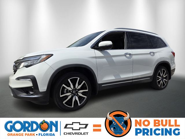 2022 Honda Pilot Touring FWD with Rear Captain's Chairs