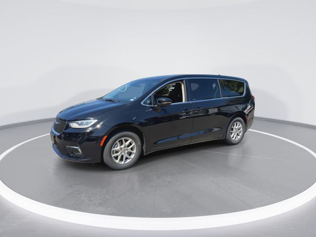 Used 2024 Black Chrysler Touring L image 4