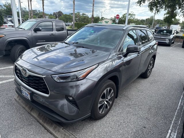 2022 Toyota Highlander XLE 4x4 V6's photo