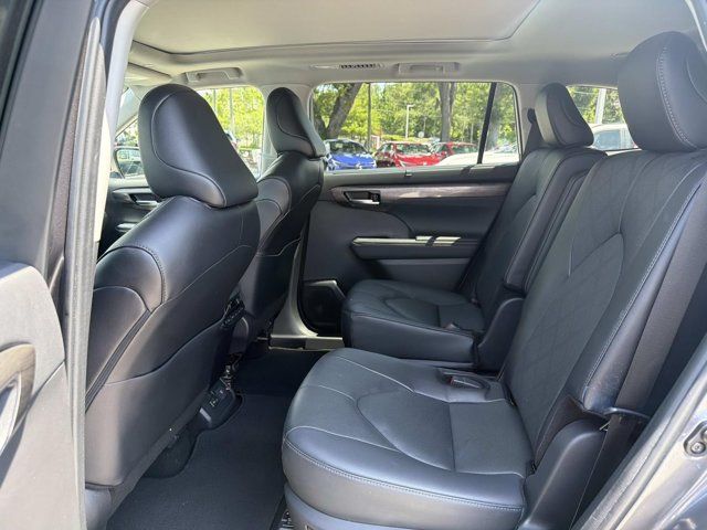 Used 2024 Toyota Highlander SUV