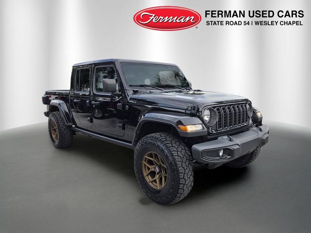 Black Clearcoat 2024 Jeep Gladiator NightHawk Crew Cab 4WD Pickup Truck Four-Wheel Drive 8-Speed Automatic