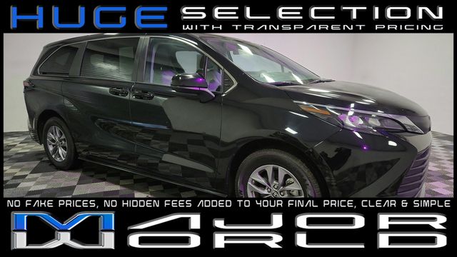 2024 Toyota Sienna LE FWD