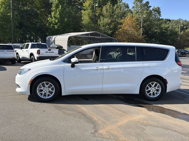Used 2021 White Chrysler LX image 10