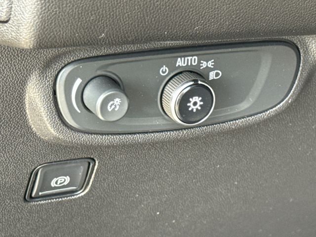 Used 2020 Gray GMC SLE image 23