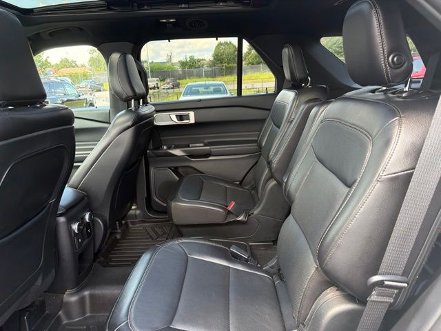 Used 2020 White Ford Limited image 9