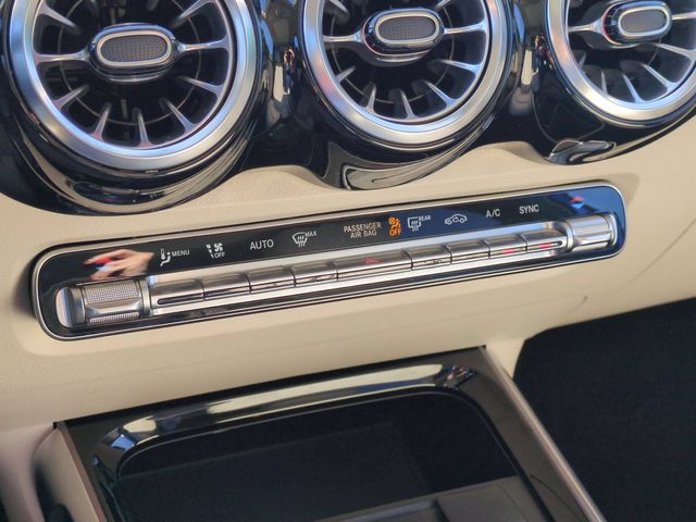 Used 2023  Mercedes-Benz GLB 250 image 23