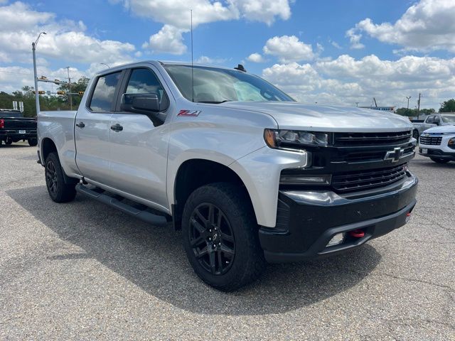 Silver Ice Metallic 2022 Chevrolet Silverado 1500 LT Trail Boss Crew Cab 4WD Pickup Truck Four-Wheel Drive Automatic