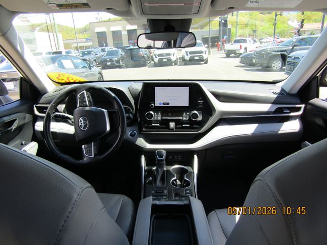 used 2023 Toyota Highlander car, priced at $33,999