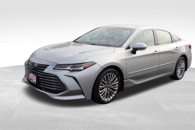 2022 Toyota Avalon Hybrid Limited 26