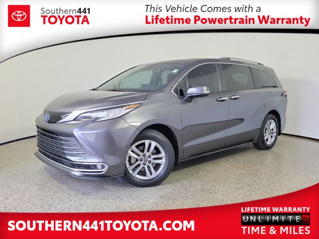 Magnetic Gray Metallic 2025 Toyota Sienna Minivan Front-Wheel Drive Continuously Variable Transmission