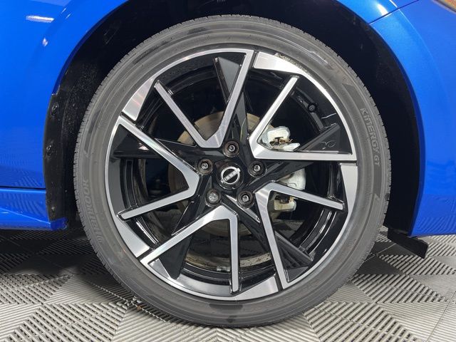 2025 Electric Blue Metallic/Super Black Nissan Sentra SR FWD Sedan