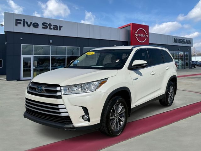 Used 2019 White Toyota XLE image 3