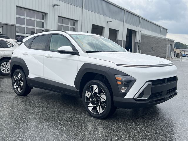 Used 2025 White Hyundai SEL image 15
