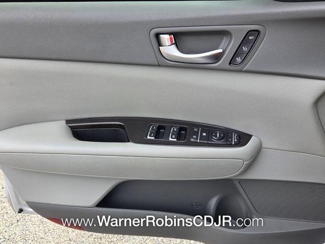 Used 2016 Silver Kia EX image 33