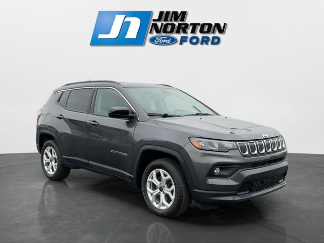 Gray (Granite Crystal Metallic Clearcoat) 2022 Jeep Compass Latitude 4WD SUV / Crossover Four-Wheel Drive 9-Speed Automatic
