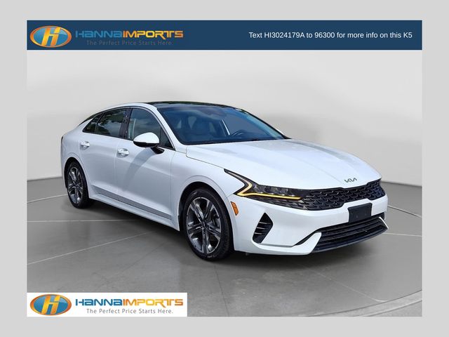 Glacial White Pearl 2022 Kia K5 Sedan Front-Wheel Drive 8-Speed Automatic