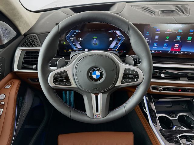 2025 BMW X7 M60i 11