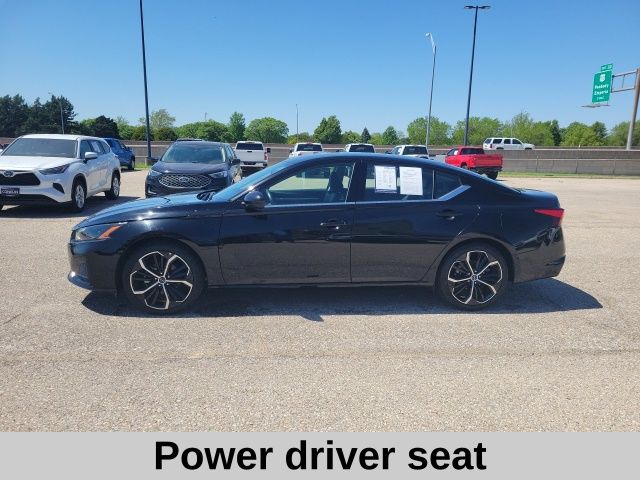 View vehicle photo 3