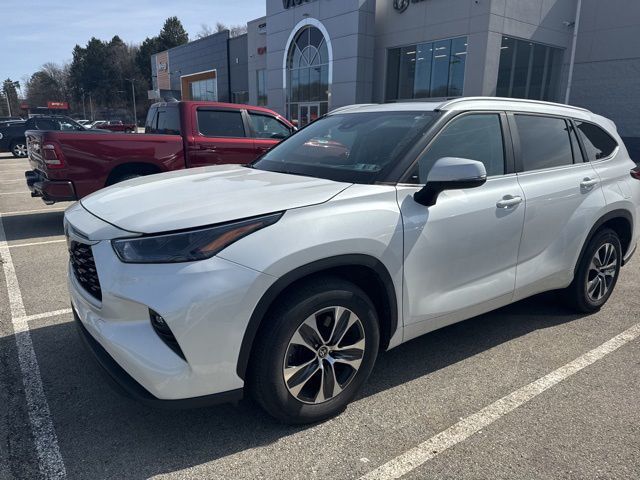 2023 Toyota Highlander XLE FWD