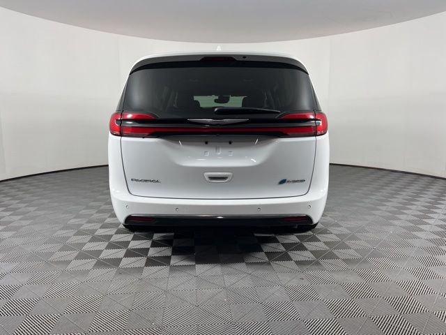 2022 Chrysler Pacifica Hybrid Touring L 8